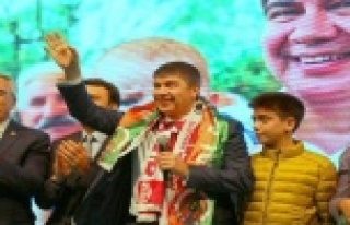 Antalya Havalimanı'nda Türel izdihamı