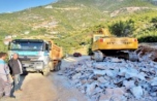 Cikcilli Mahallesi'nde imar yolu açma çalışması