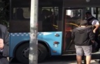 Halk otobüsü şoförüyle, gazinin kart tartışması