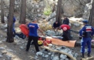 Kampta ayağı kırılan Ukraynalı turist helikopterle...