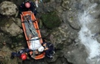 Kanyona düşen genç yaralandı