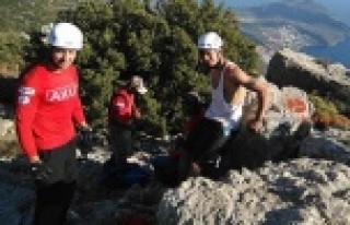 Kaybolan  İngiliz turistleri AKUT kurtardı