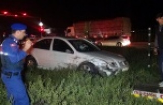 Kırmızı ışık ihlali kaza yaptırdı