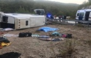 Suriyeliler'in bulunduğu minibüs devrildi:...