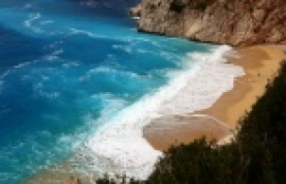 Tatlı su ve deniz suyu karıştı, renk turkuaza...