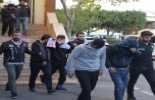 Telsizle haberleşen uyuşturucu satıcıları polise...