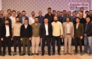 Yücel mahalle mahalle gençleri dinliyor