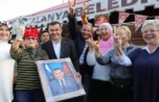 Alanya'da Noel Pazarı'na yoğun ilgi