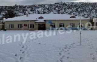 Alanya'da okulu kar bastı!
