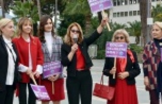 Alanya Kadınları anıtta toplandı