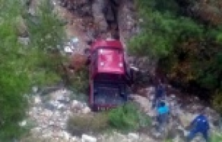 Alanya’da kamyonet uçurumdan yuvarlandı: 1 ölü,...