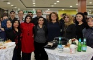 Alanyum AVM'de renkli kutlama