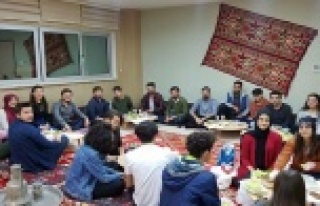 ALKÜ’lü gençlerin çiğköfte keyfi