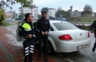 Babasının aracıyla drift yapan genç polisten kaçamadı