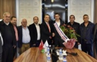 Başkan Uysal Serikli pazarcılarla buluştu