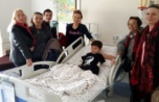 CHP’li kadınlardan hasta ziyareti