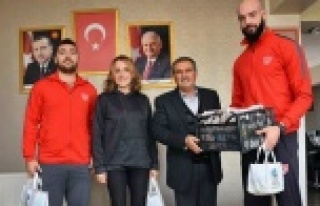 Deplasmandaki temsilcimize başarılar diledi