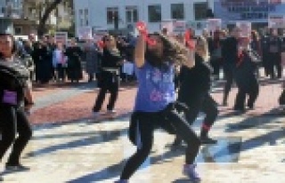 Kadına şiddete karşı zumbalı protesto