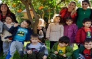 Minik öğrenciler soğuk havada kuşları unutmadı