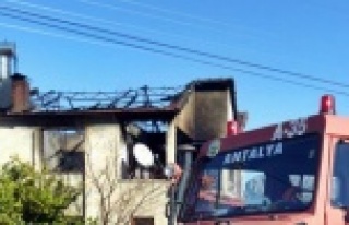 Odun sobası bir evi kül etti!