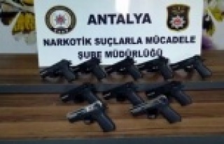 Polisten ruhsatsız silah sahiplerine şok baskın