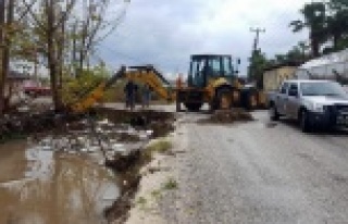 Sağnak yağış hayatı felç etti