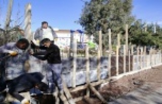 Şiddetli yağış sonrası okul duvarları yıkıldı