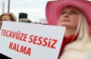 Tecavüzü kınamak için sokağa çıktılar