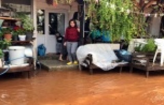 Turizm cennetini sel vurdu