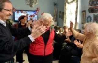 Yaşlı Evi’nde yılbaşı şöleni