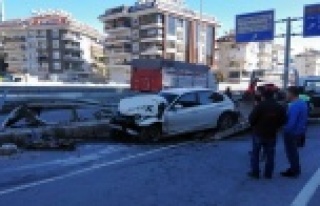 Alanya Çevre Yolu’nda korkutan kaza: 1 yaralı