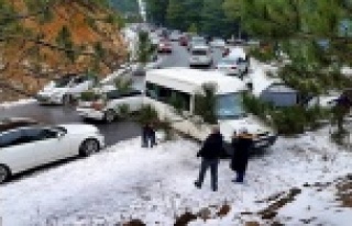 Alanya'da kar turizmi trafiği kilitledi
