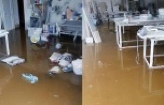 Alanya’da mermer dükkanını su bastı!