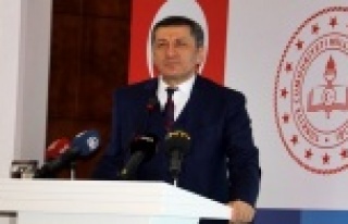 Bakan Selçuk: “Biz dünya ile yarışıyoruz”