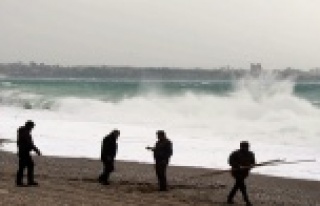 Fırtına dev dalgalar oluşturdu