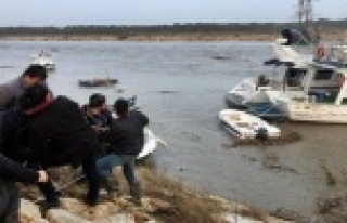 Fırtına tekneleri vurdu! Tur teknesi sürüklendi