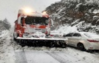 Konya’ya gidecekler dikkat! Kar yolları kapattı