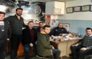 AK gençlik Alanyalı esnafı dinledi