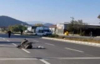 Alanya’da iş makinesiyle motosiklet çarpıştı:...