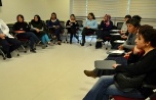 ALKÜ EAH personeli işaret dili eğitiminde