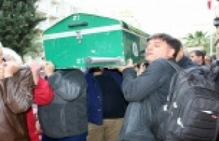 Meslektaşlarının omuzlarında sonsuzluğa uğurlandı