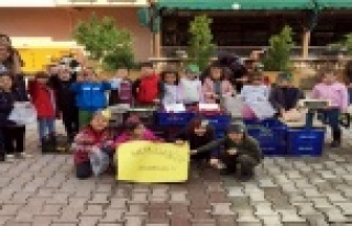 Minik pazarcıların pazar tezgahına yoğun ilgi