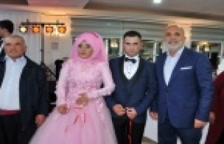 Nişan yüzüklerini Çavuşoğlu taktı