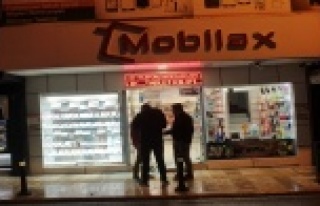 Silah tutukluk yaptı, hayatları kurtuldu!