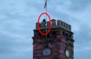 Yaşlı adam intihar için saat kulesine çıktı!