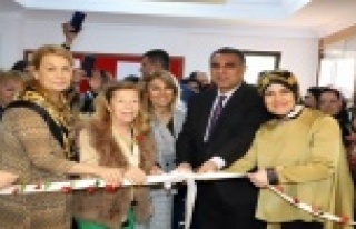 Alanyalı kadınlara özel 'Çiçek' temalı...