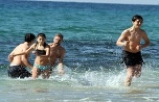 Alanyalılar hafta sonu plajlara akın etti