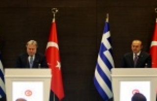 Bakan Çavuşoğlu Yunanistan’da açtı ağzını...