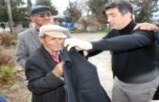 Gazipaşa'nın başkan adayı üşüyen adama...