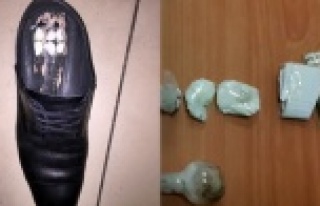 Havalimanında şok baskın! Ayakkabısına saklamış
